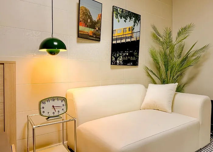 11 Hongik Univ Station, 15 Minutes From Itaewon, Mangwon Market, Hapjeong, Single Accommodation, Fully Furnished * Seoel