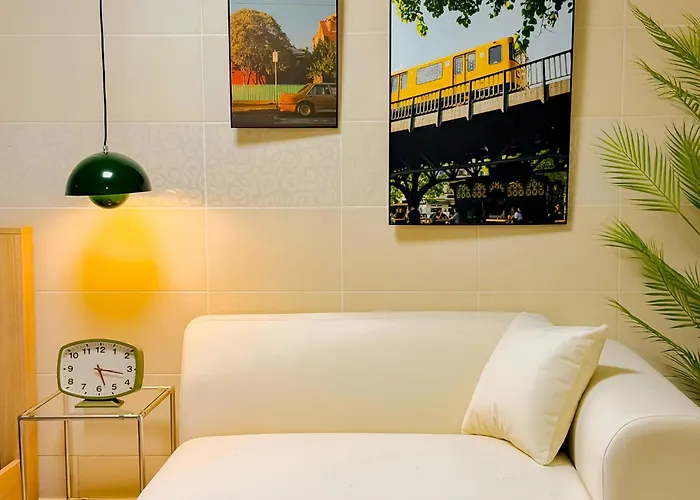 11 Hongik Univ Station, 15 Minutes From Itaewon, Mangwon Market, Hapjeong, Single Accommodation, Fully Furnished Seoel