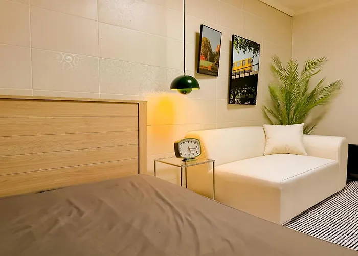 Appartement 11 Hongik Univ Station, 15 Minutes From Itaewon, Mangwon Market, Hapjeong, Single Accommodation, Fully Furnished *