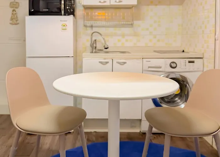 Appartement 11 Hongik Univ Station, 15 Minutes From Itaewon, Mangwon Market, Hapjeong, Single Accommodation, Fully Furnished Seoel