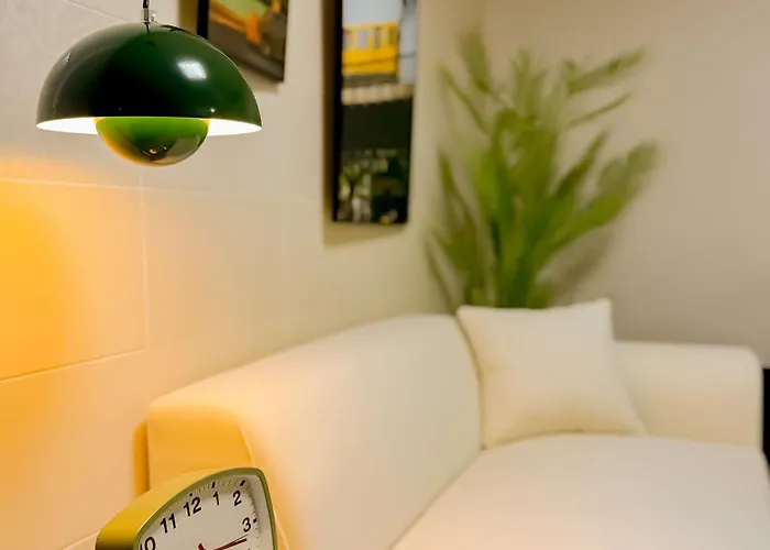 11 Hongik Univ Station, 15 Minutes From Itaewon, Mangwon Market, Hapjeong, Single Accommodation, Fully Furnished