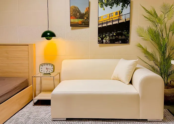 11 Hongik Univ Station, 15 Minutes From Itaewon, Mangwon Market, Hapjeong, Single Accommodation, Fully Furnished Appartement *