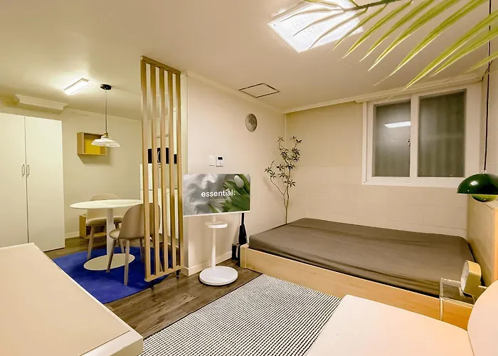 11 Hongik Univ Station, 15 Minutes From Itaewon, Mangwon Market, Hapjeong, Single Accommodation, Fully Furnished Appartement *