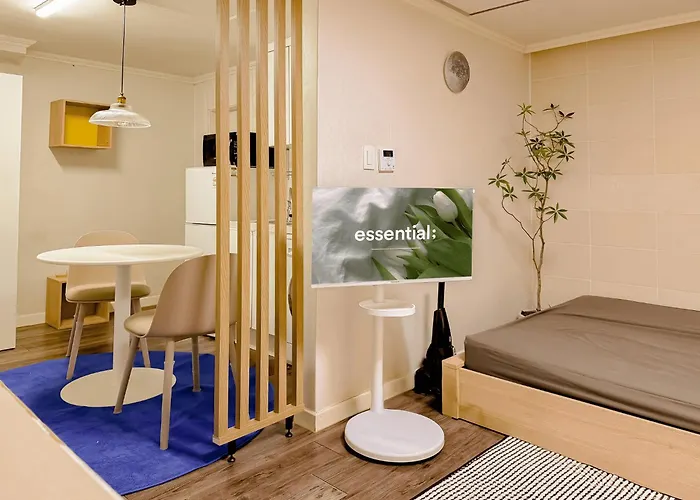 11 Hongik Univ Station, 15 Minutes From Itaewon, Mangwon Market, Hapjeong, Single Accommodation, Fully Furnished