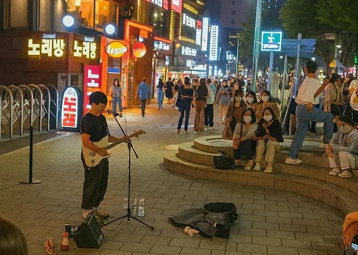 11 Hongik Univ Station, 15 Minutes From Itaewon, Mangwon Market, Hapjeong, Single Accommodation, Fully Furnished Seoel